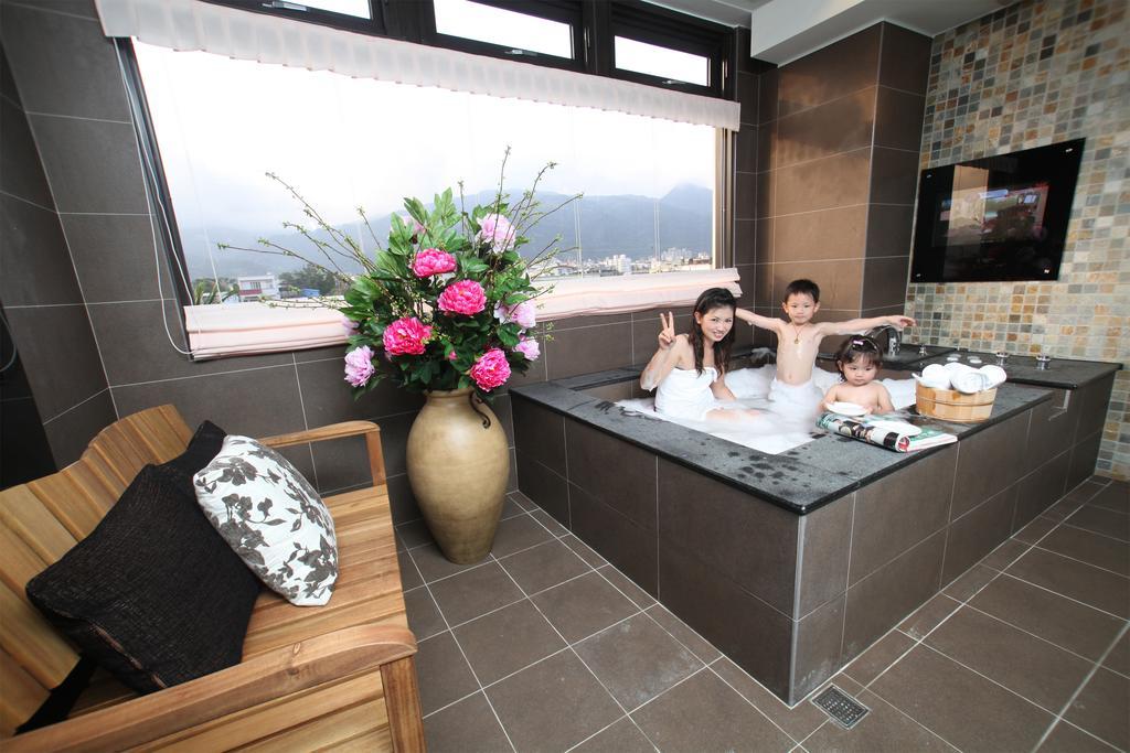 Spring Fountain Hotel Цзяосі Екстер'єр фото